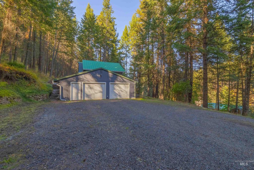 Photo of 20235 Valley View Dr, Lewiston, ID 83501 (MLS # 98971365)