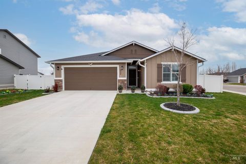 Photo of 944 S Rangipo Ave, Kuna, ID 83634 (MLS # 98979637)