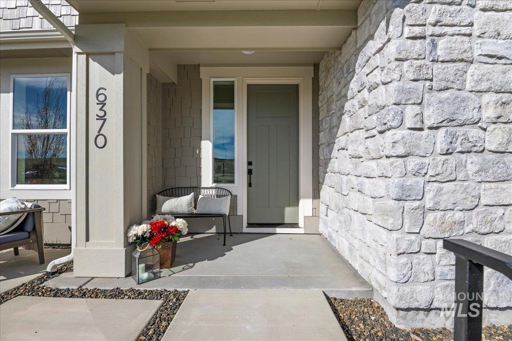 Photo of 6370 N Barholm Ln, Eagle, ID 83616 (MLS # 98974489)