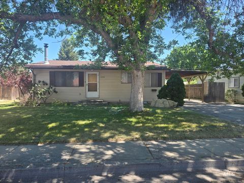 Photo of 1280 Elm Street, Mountain Home, ID 83647 (MLS # 98986547)