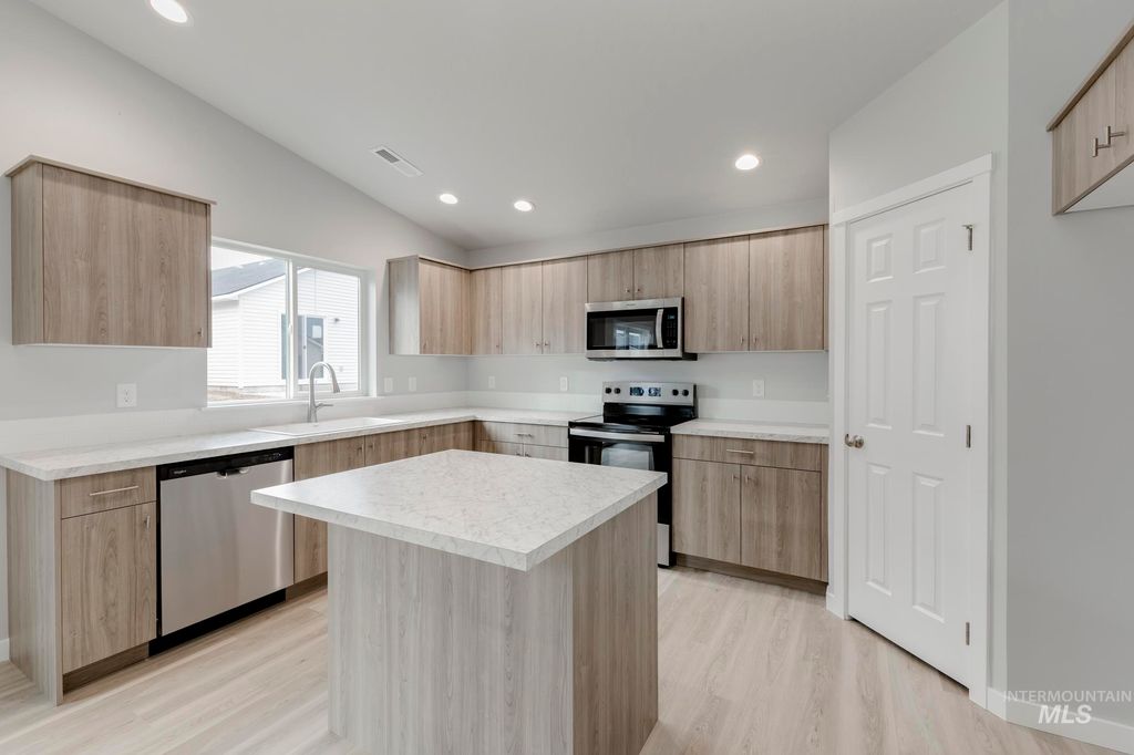 Photo of 297 N Madrone Ave, Kuna, ID 83634 (MLS # 98968381)