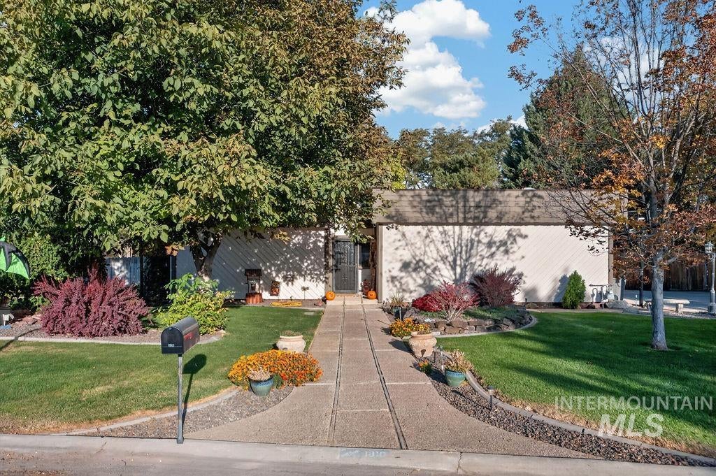 Photo of 1810 Primrose Dr, Nampa, ID 83686 (MLS # 99004175)