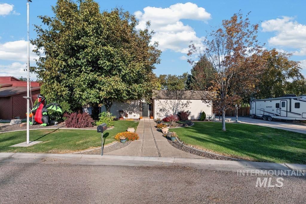 Photo of 1810 Primrose Dr, Nampa, ID 83686 (MLS # 99004175)