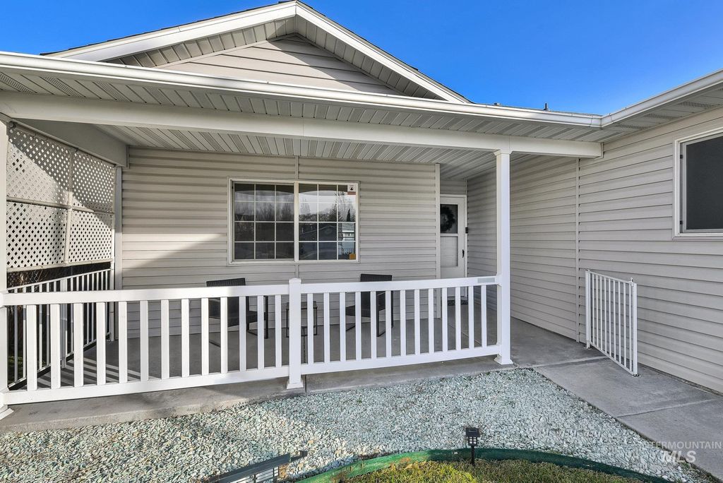 Photo of 262 N Sunbird Ave, Kuna, ID 83634 (MLS # 98968572)