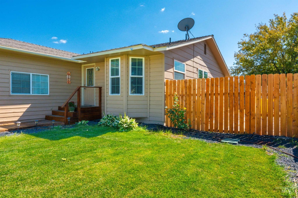 Photo of 1638 SW 1st Place, Ontario, OR 97914 (MLS # 99001253)