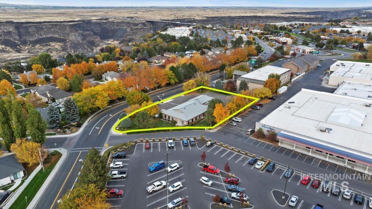 Aerial view of property's location featuring property parcel outlined