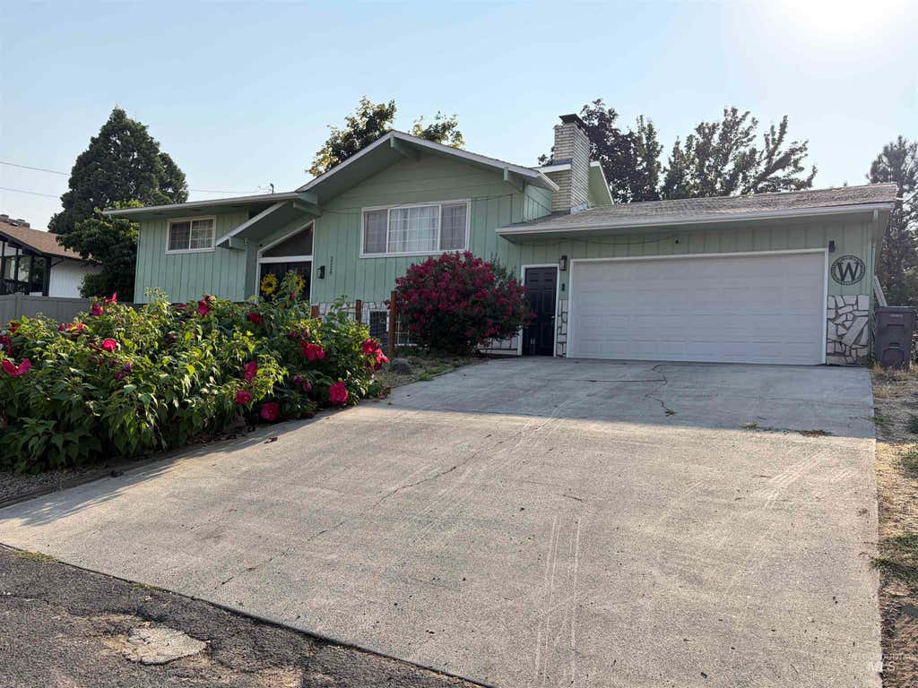 Photo of 2220 Schaefer Dr, Clarkston, WA 99403 (MLS # 98996200)