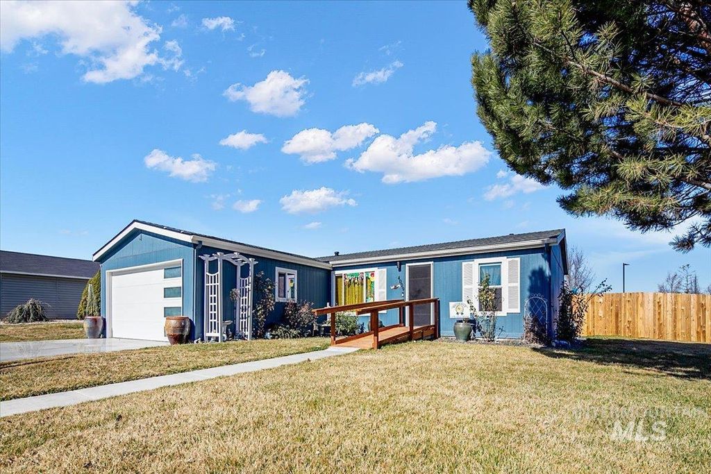 Photo of 4009 Denton St, Caldwell, ID 83607 (MLS # 98978560)