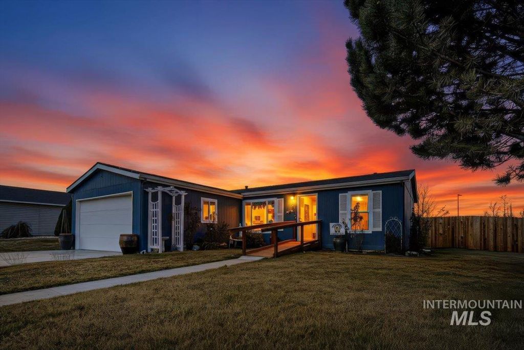 Photo of 4009 Denton St, Caldwell, ID 83607 (MLS # 98978560)