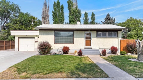 Photo of 1119 Meadowbrook Ln, Pocatello, ID 83201 (MLS # 98996789)