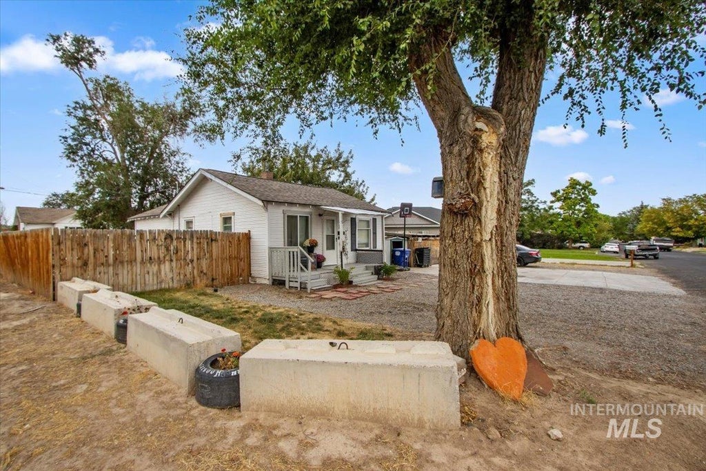 Photo of 303 Adams St, Twin Falls, ID 83301 (MLS # 98999716)