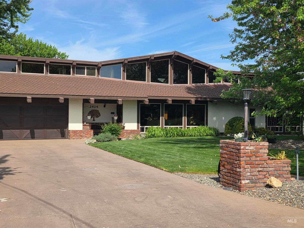 Photo of 2424 Sunset View Ct, Clarkston, WA 99403 (MLS # 98985559)