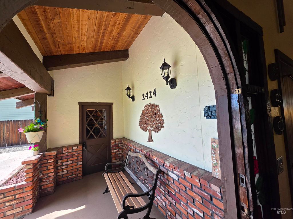 Photo of 2424 Sunset View Ct, Clarkston, WA 99403 (MLS # 98985559)