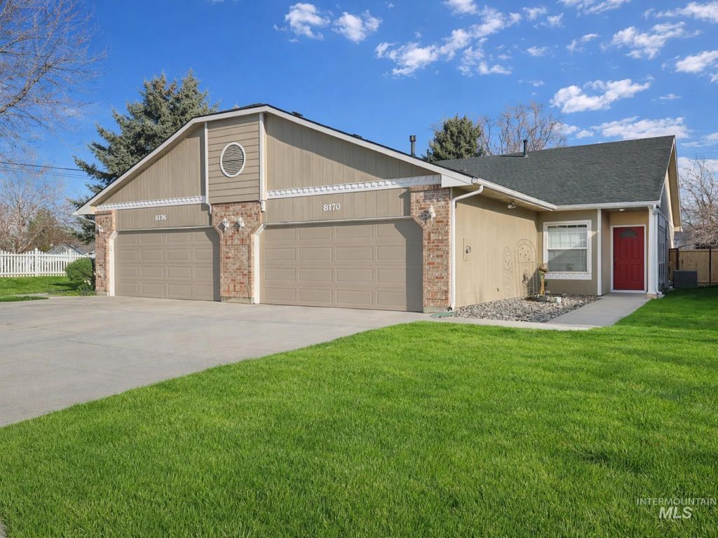 Photo of 8170 W Beckton Ln, Garden City, ID 83714 (MLS # 98978203)