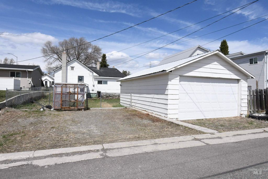 Photo of 238 W Main Street, Saint Anthony, ID 83445 (MLS # 98960134)