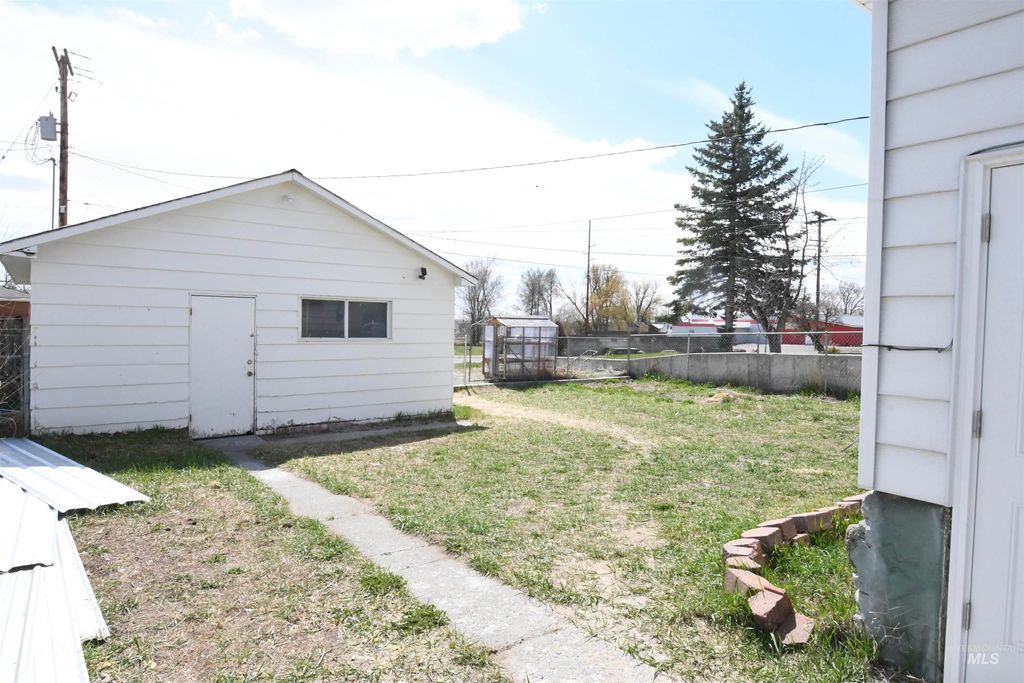 Photo of 238 W Main Street, Saint Anthony, ID 83445 (MLS # 98960134)