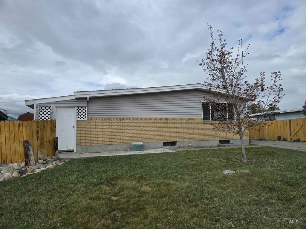 Photo of 1979 Sherry Dr, Twin Falls, ID 83301 (MLS # 98985014)