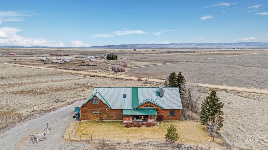 Photo of 912 E 200 N, Fairfield, ID 83327 (MLS # 98977271)