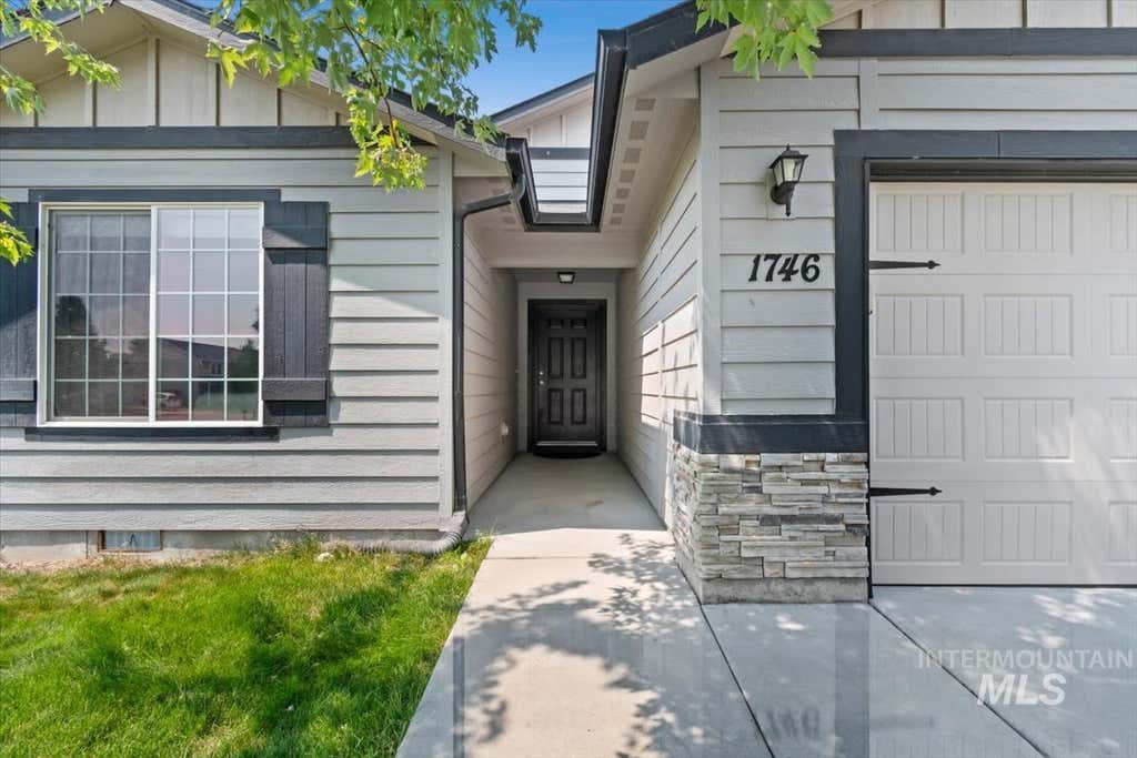 Photo of 1746 E Deerhill Dr, Meridian, ID 83642 (MLS # 98995730)