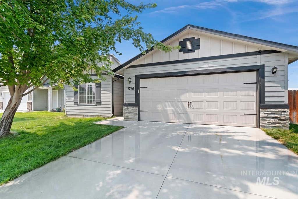 Photo of 1746 E Deerhill Dr, Meridian, ID 83642 (MLS # 98995730)