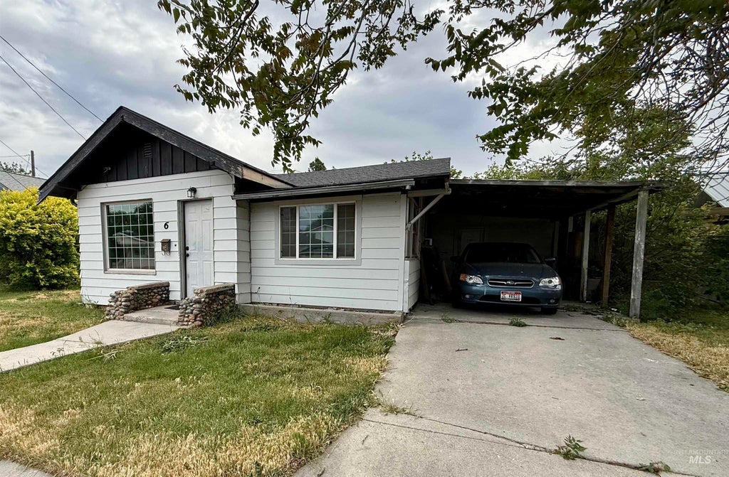 Photo of 6 N Fairview St, Nampa, ID 83651 (MLS # 99003227)