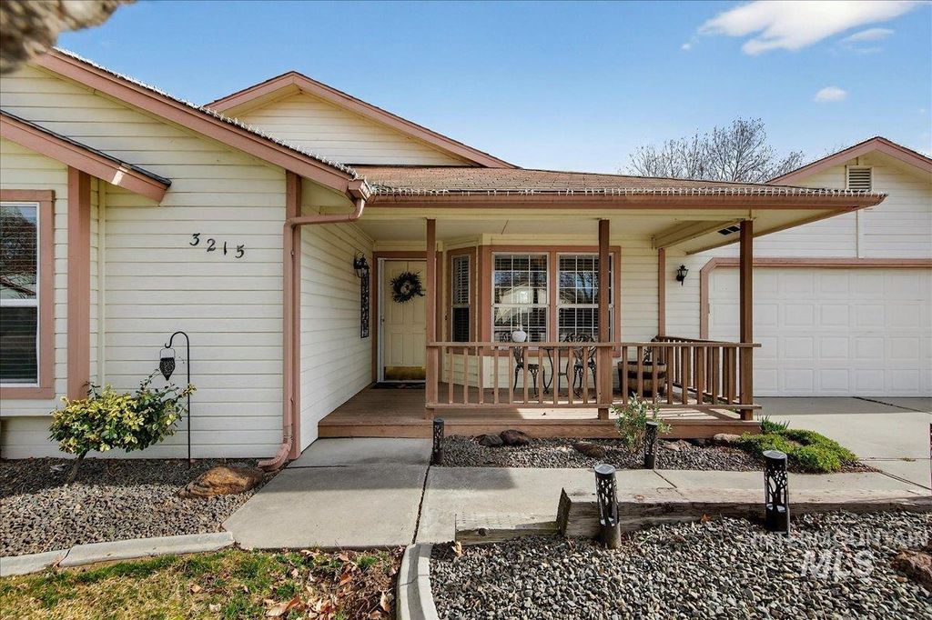 Photo of 3215 Fircrest Ave, Caldwell, ID 83605 (MLS # 98976876)