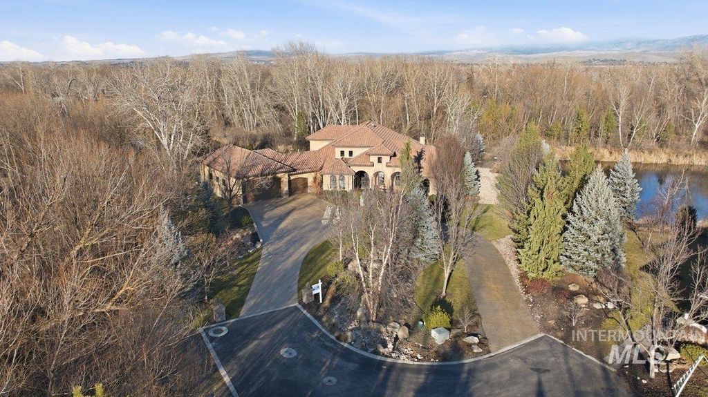 Photo of 448 E Riversedge Ln, Eagle, ID 83616 (MLS # 98971361)