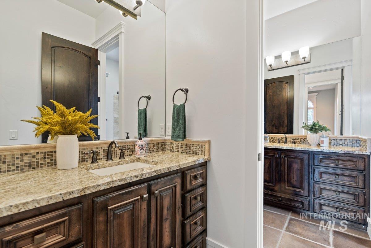 Bathroom with vanity and decorative backsplash