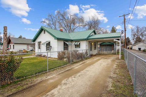 714 4th Ave East Gooding ID 83330