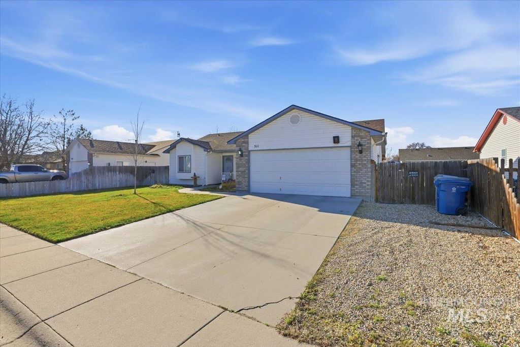 Photo of 511 S Valley Drive, Nampa, ID 83686 (MLS # 98978907)