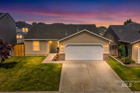 Photo of 214 Parkmont Way, Caldwell, ID 83605 (MLS # 98986630)