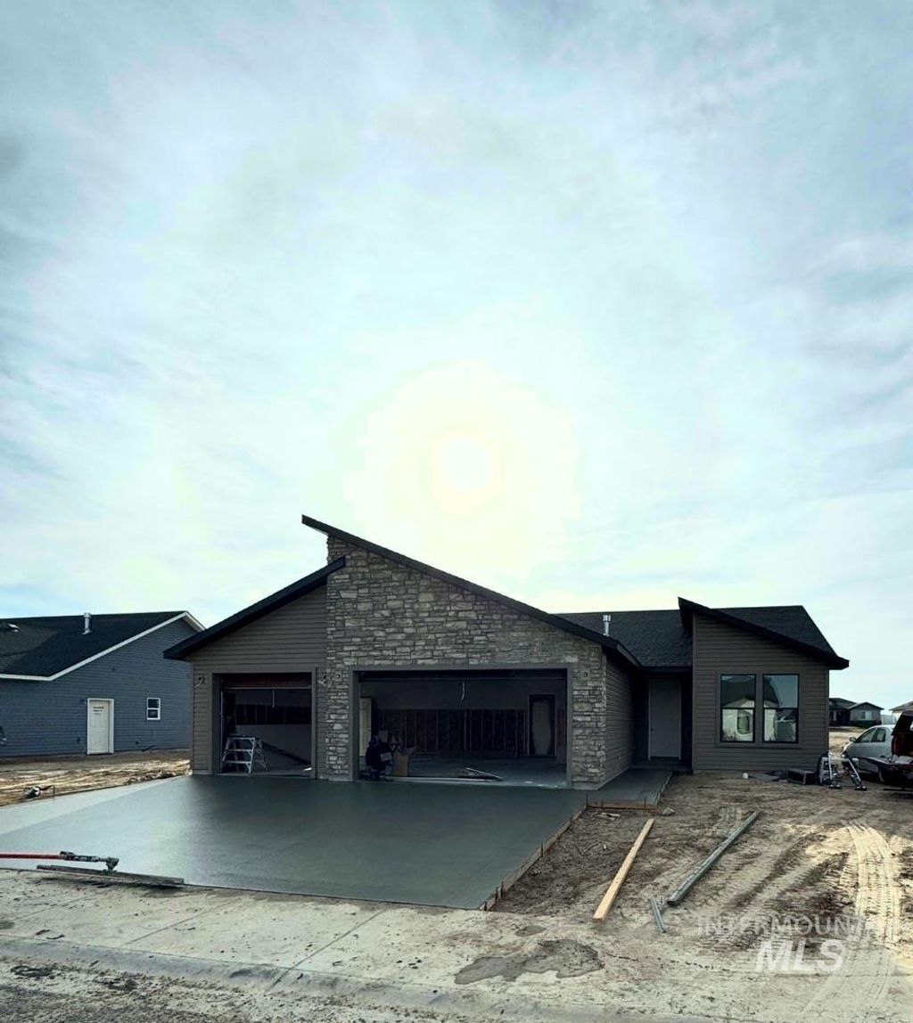 Photo of 1138 Crestview Dr, Twin Falls, ID 83301 (MLS # 98970187)