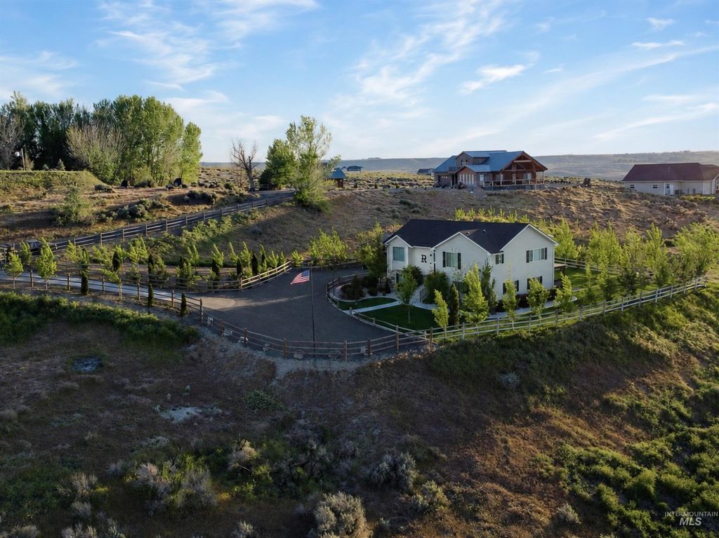Photo of 4525 Snake River Mesa Rd, Buhl, ID 83316 (MLS # 98986823)