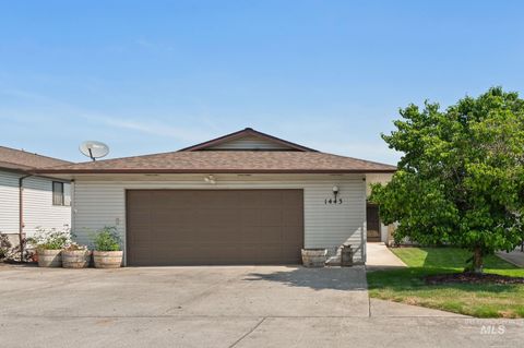 Photo of 1443 29th St, Lewiston, ID 83501 (MLS # 98952397)