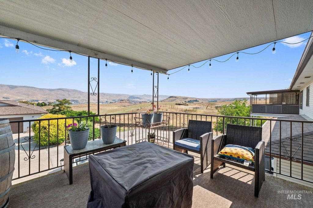 Photo of 1443 29th St, Lewiston, ID 83501 (MLS # 98952397)