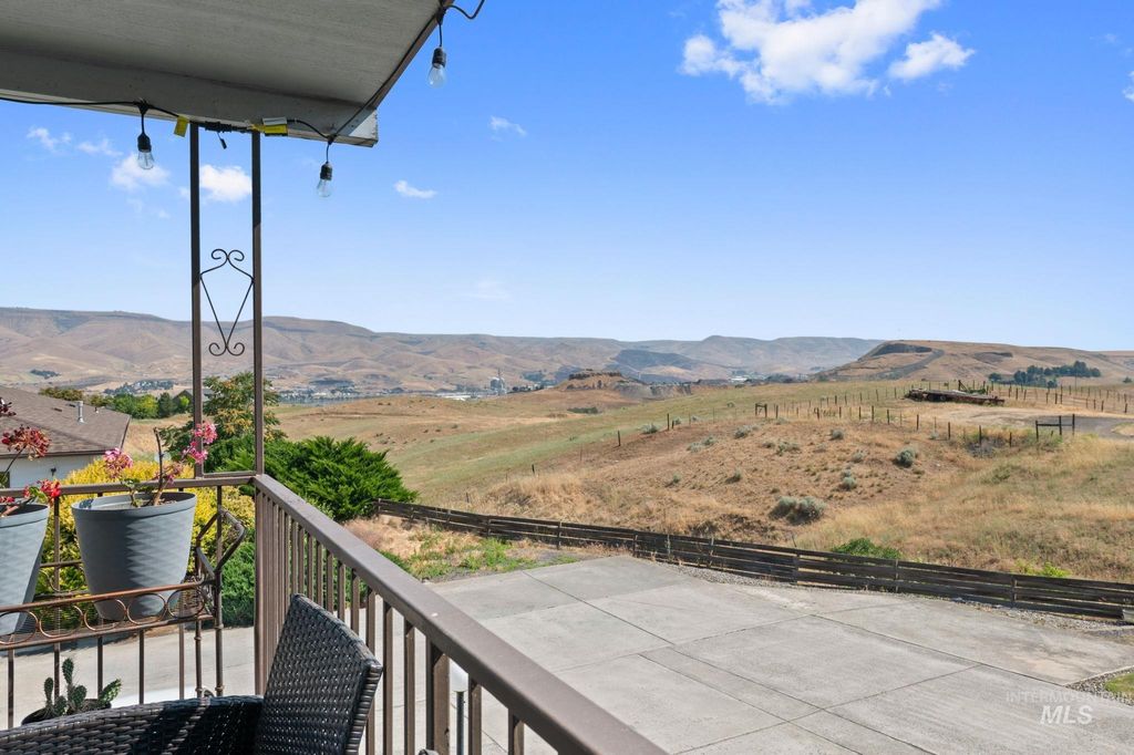 Photo of 1443 29th St, Lewiston, ID 83501 (MLS # 98952397)