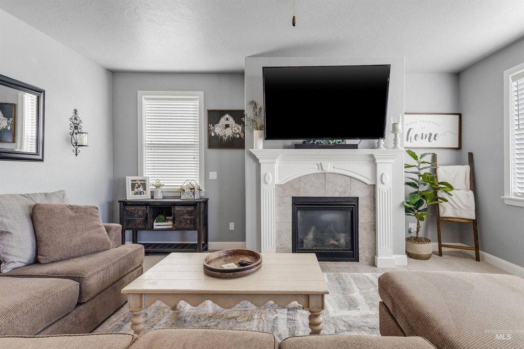 Photo of 5483 W Astonte Drive, Meridian, ID 83646 (MLS # 98976389)