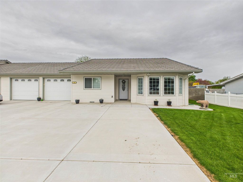Photo of 11 N 3rd West Street, Paul, ID 83347 (MLS # 98976789)