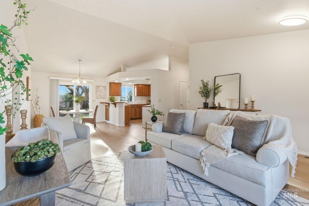 Photo of 2255 E Grapewood Dr, Meridian, ID 83646 (MLS # 98970050)