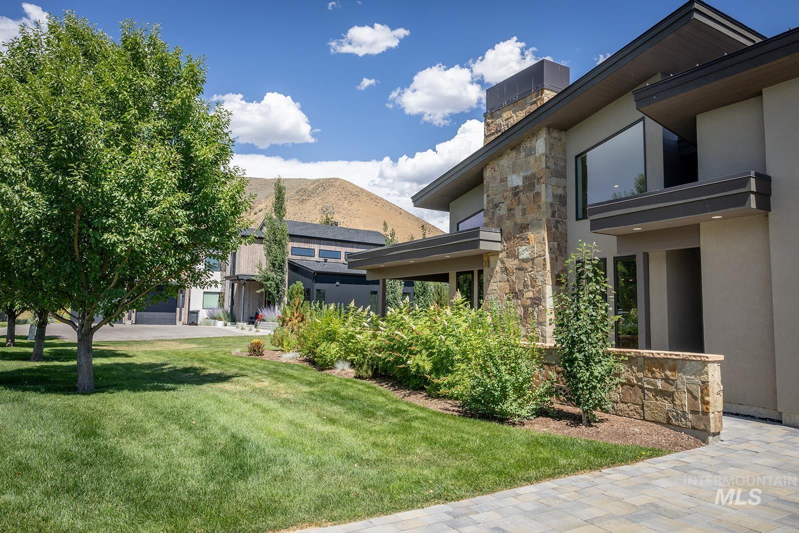 27 Streamside Drive