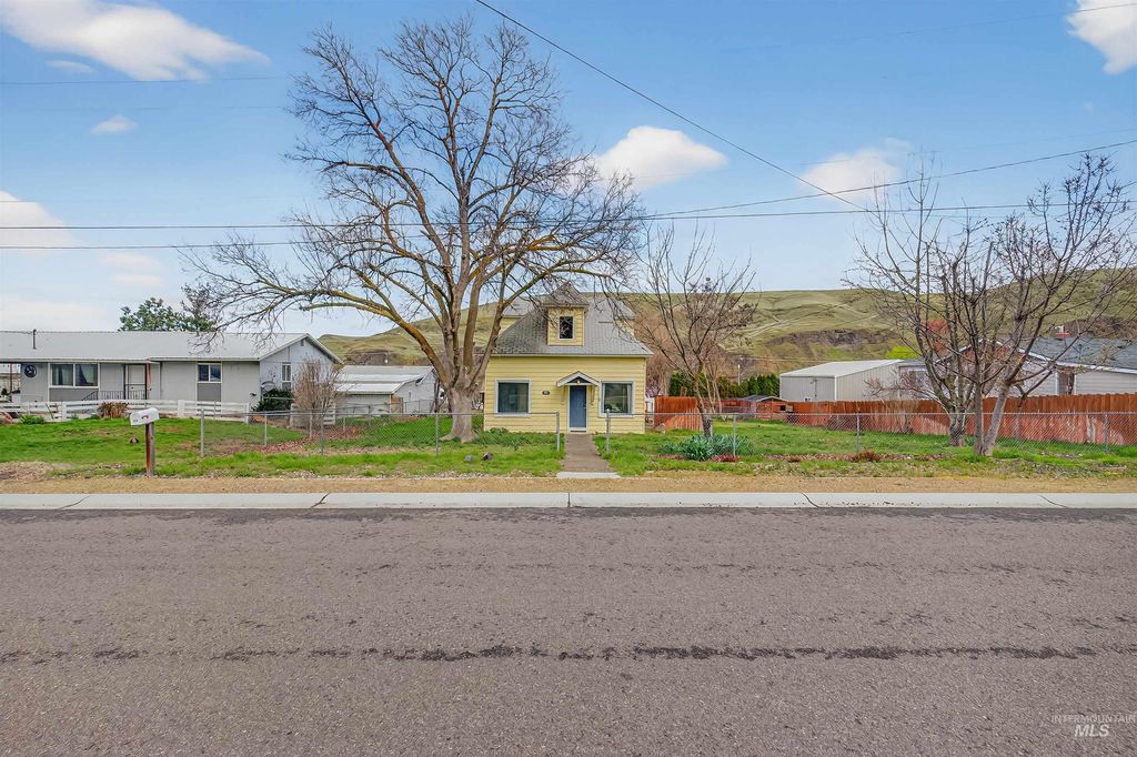 Photo of 815 2nd Street, Asotin, WA 99402 (MLS # 98979712)