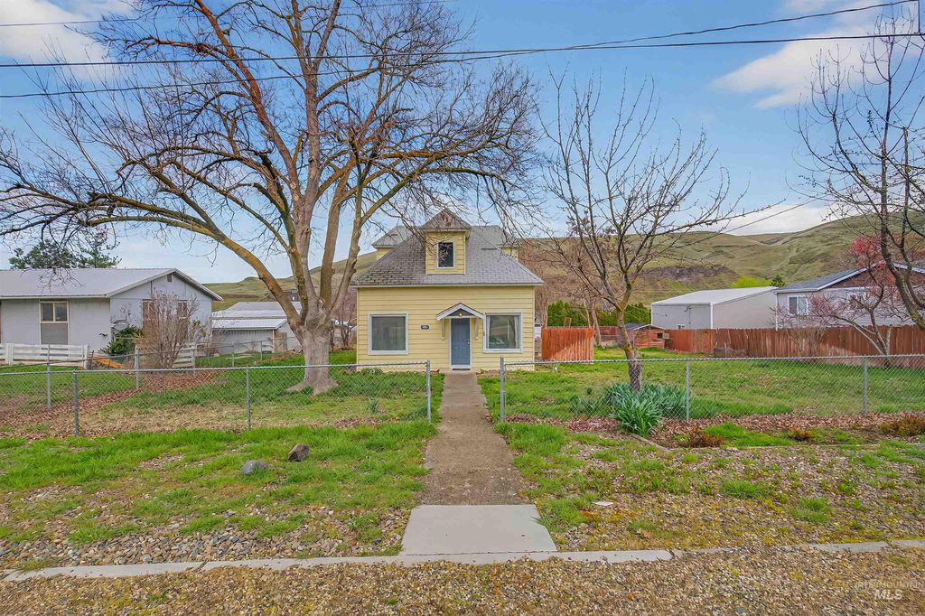 Photo of 815 2nd Street, Asotin, WA 99402 (MLS # 98979712)