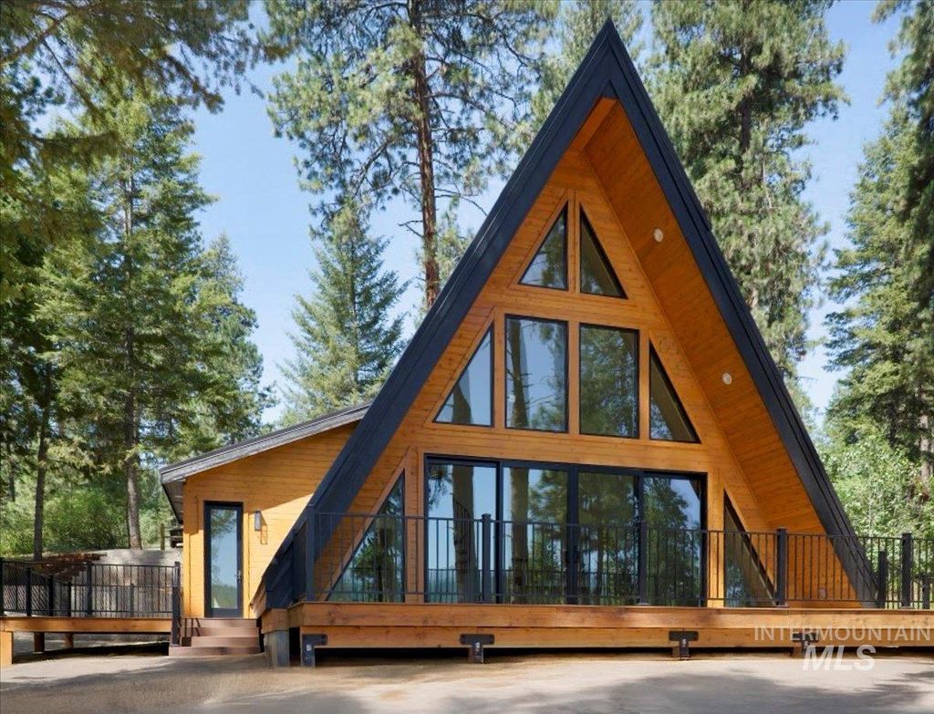 Photo of 7 Moonglow Cir, Garden Valley, ID 83622 (MLS # 98977219)