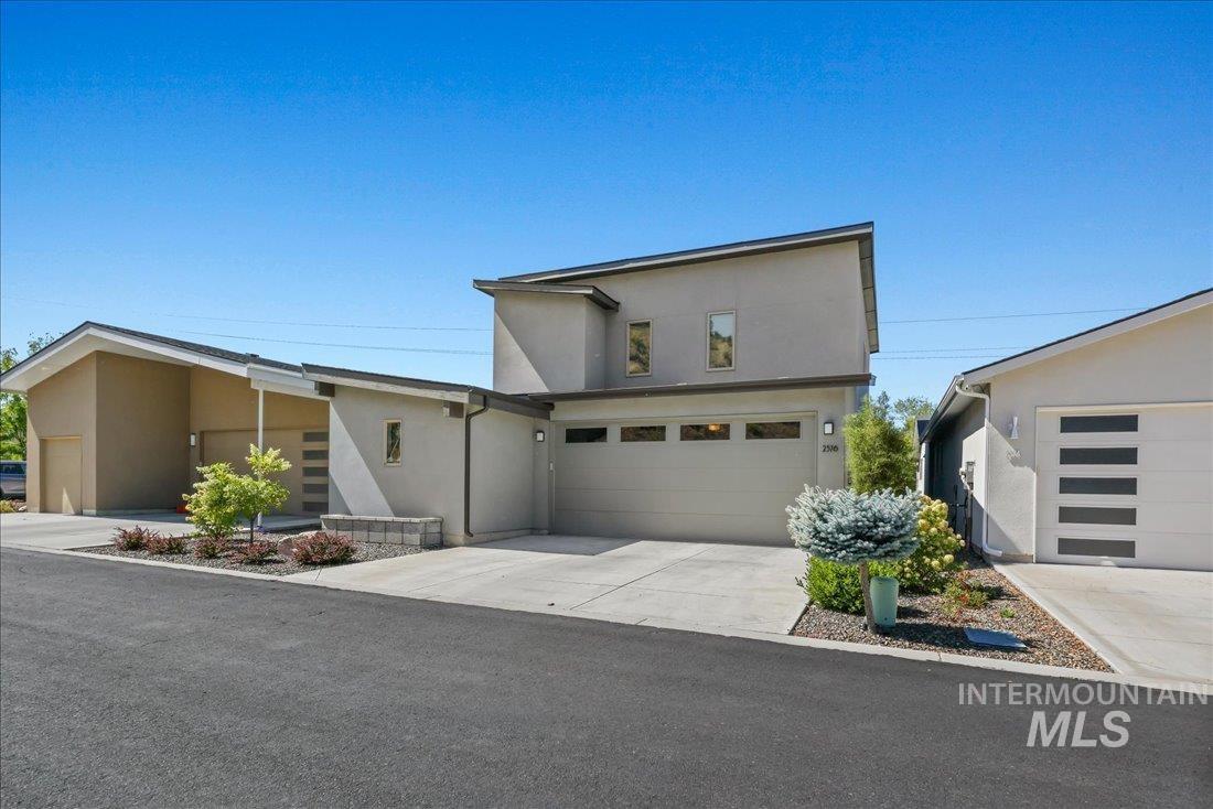 2576 E Warm Springs Ave