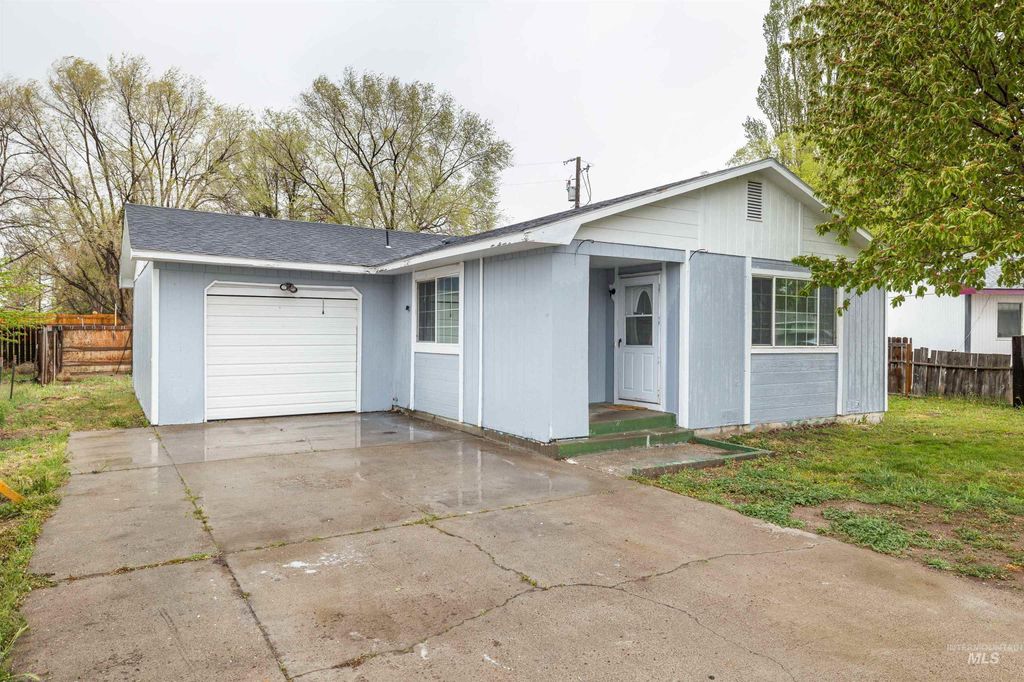 Photo of 1850 18th Circle Drive, Heyburn, ID 83336 (MLS # 98983242)