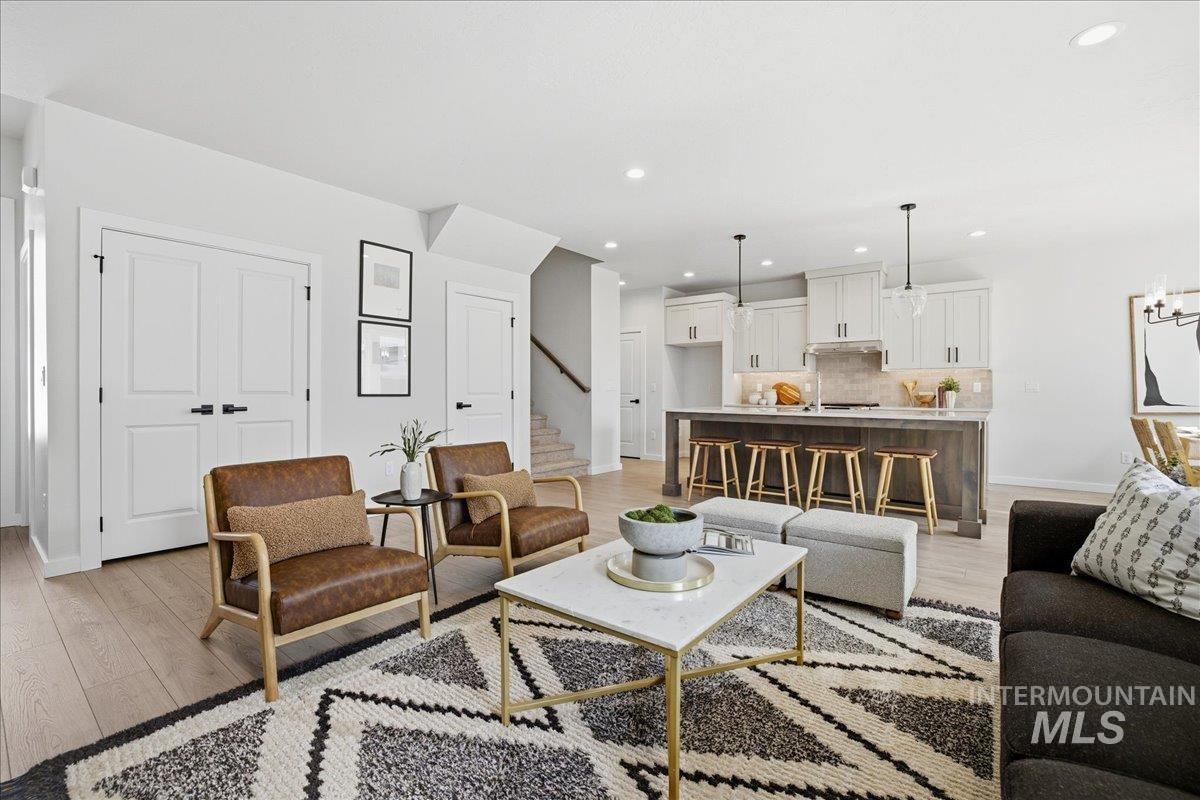 2345 E Valensole