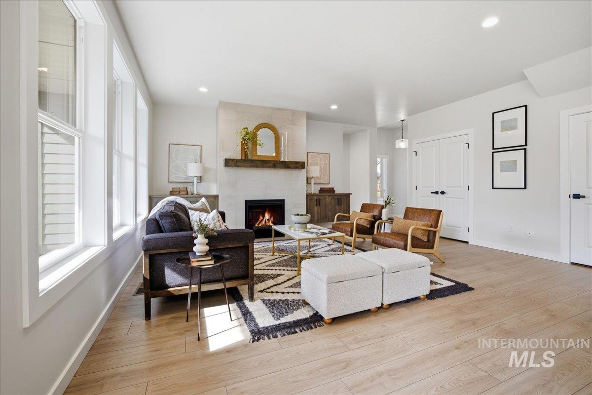 2345 E Valensole