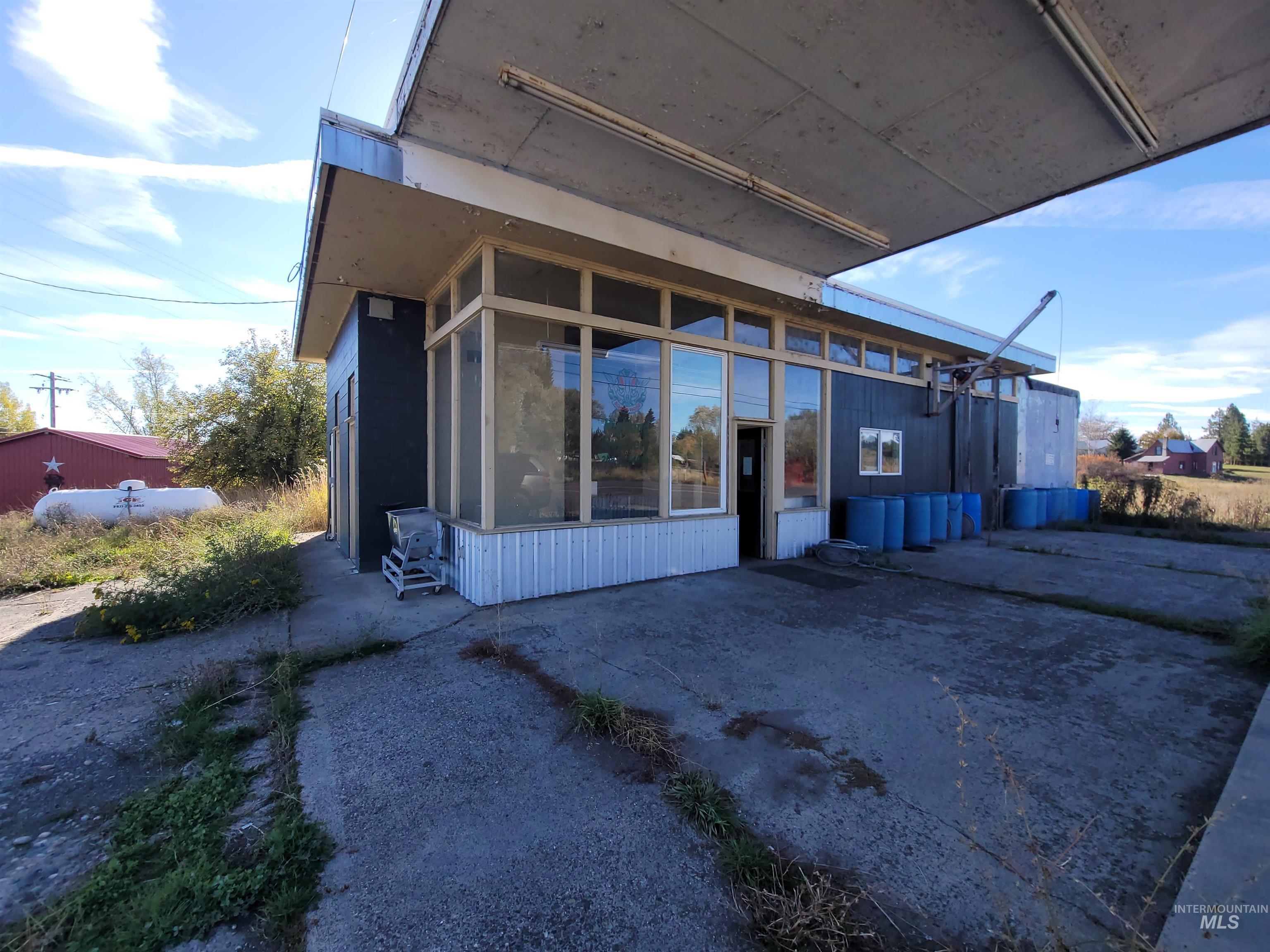 208 W Pierce Avenue