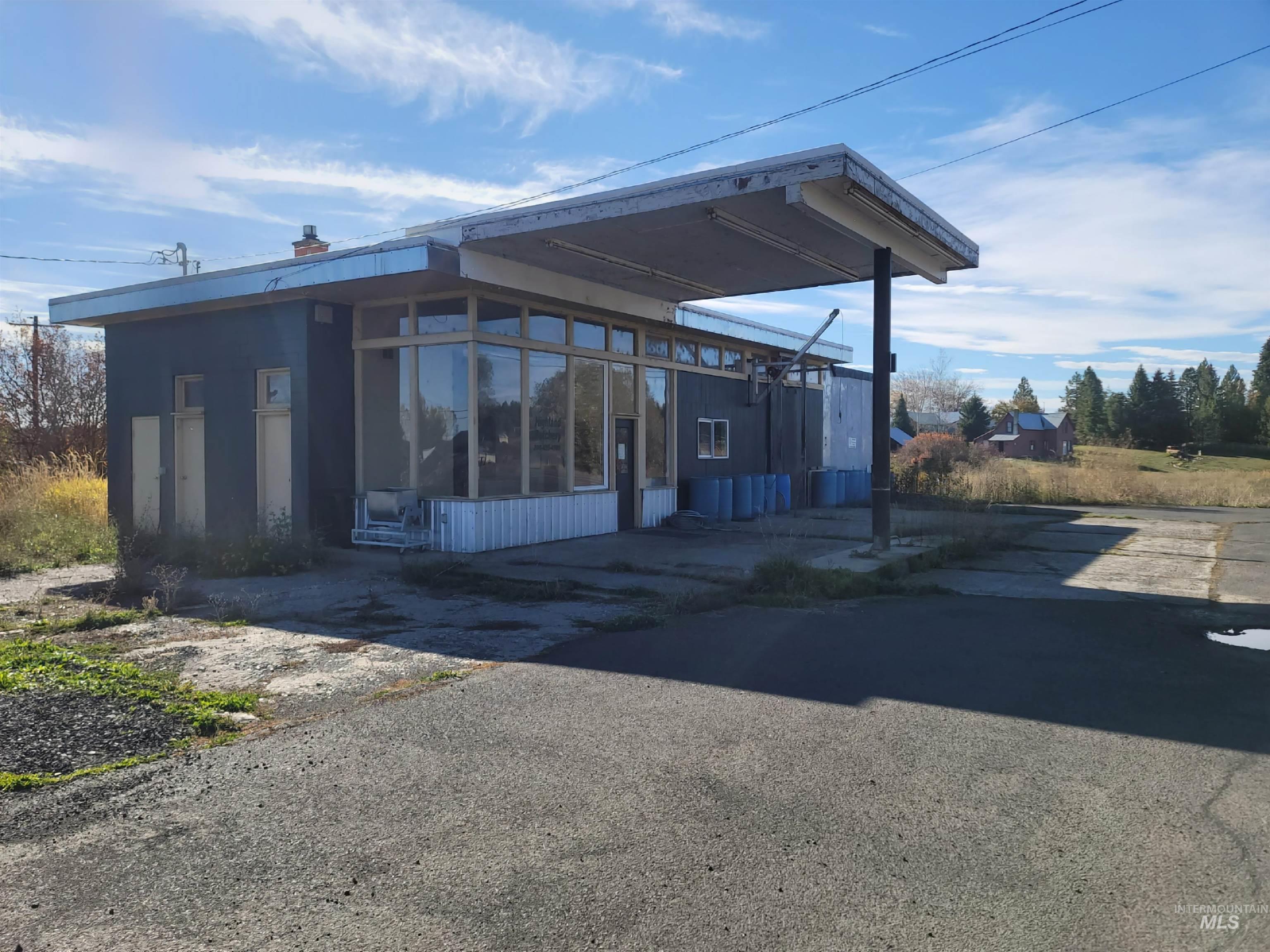 208 W Pierce Avenue