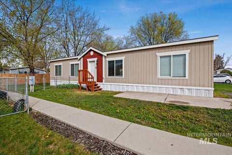 Photo of 951 W Avalon St #16, Kuna, ID 83634 (MLS # 98980578)